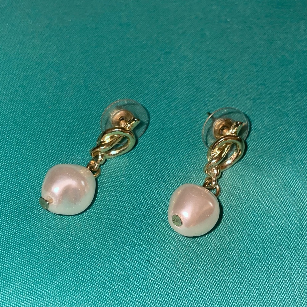 gold pearl earrings